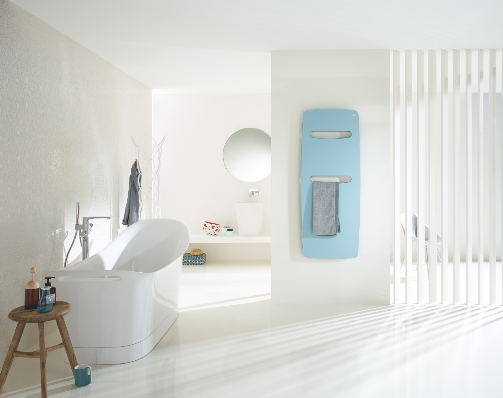 Zehnder_RAD_Vitalo-Spa_pacific blue_bathroom_towel Rendering Zehnder Vitalo Spa Decorative radiator Front view