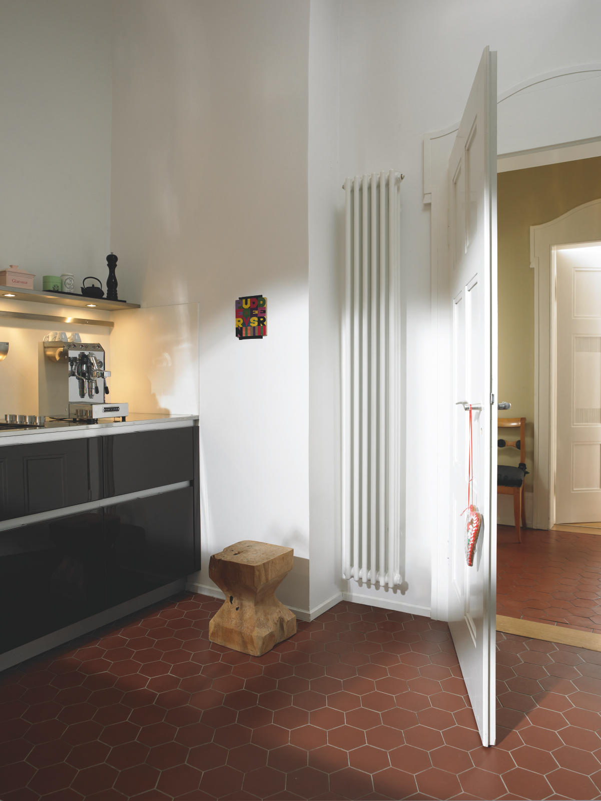Zehnder_RAD_Charleston-HY_kitchen_completto version Rendering Zehnder Charleston Decorative radiator Front view