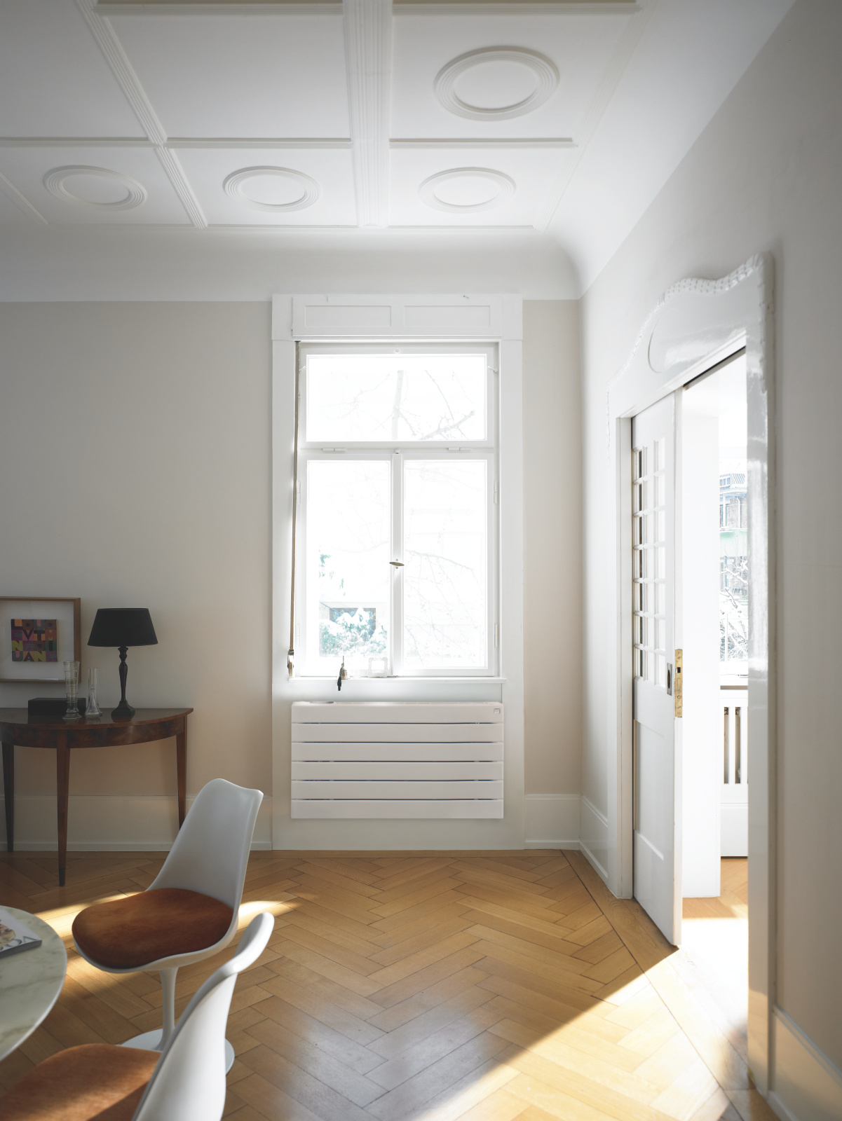 Zehnder_RAD_Nova-Neo_livingroom_wall mounting Rendering Zehnder Nova Neo Decorative radiator Front view