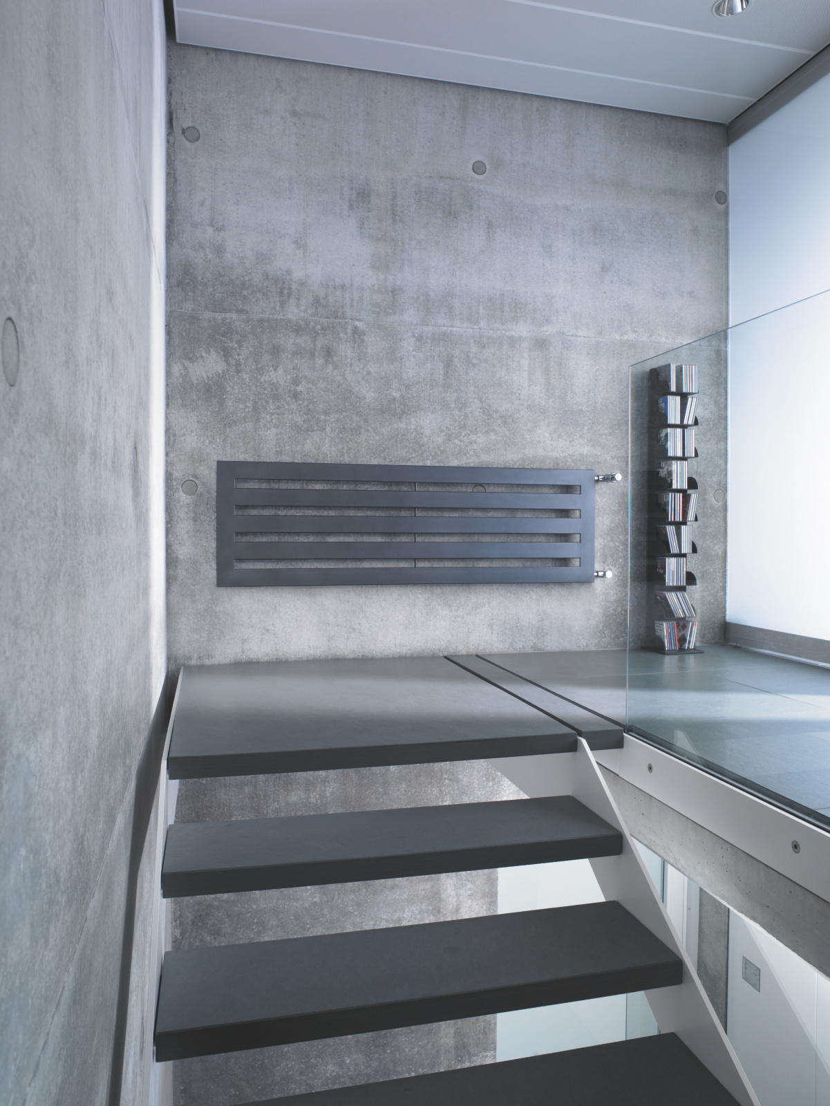 Zehnder_RAD_Metropolitan-HY_stairs Rendering Decorative radiator
