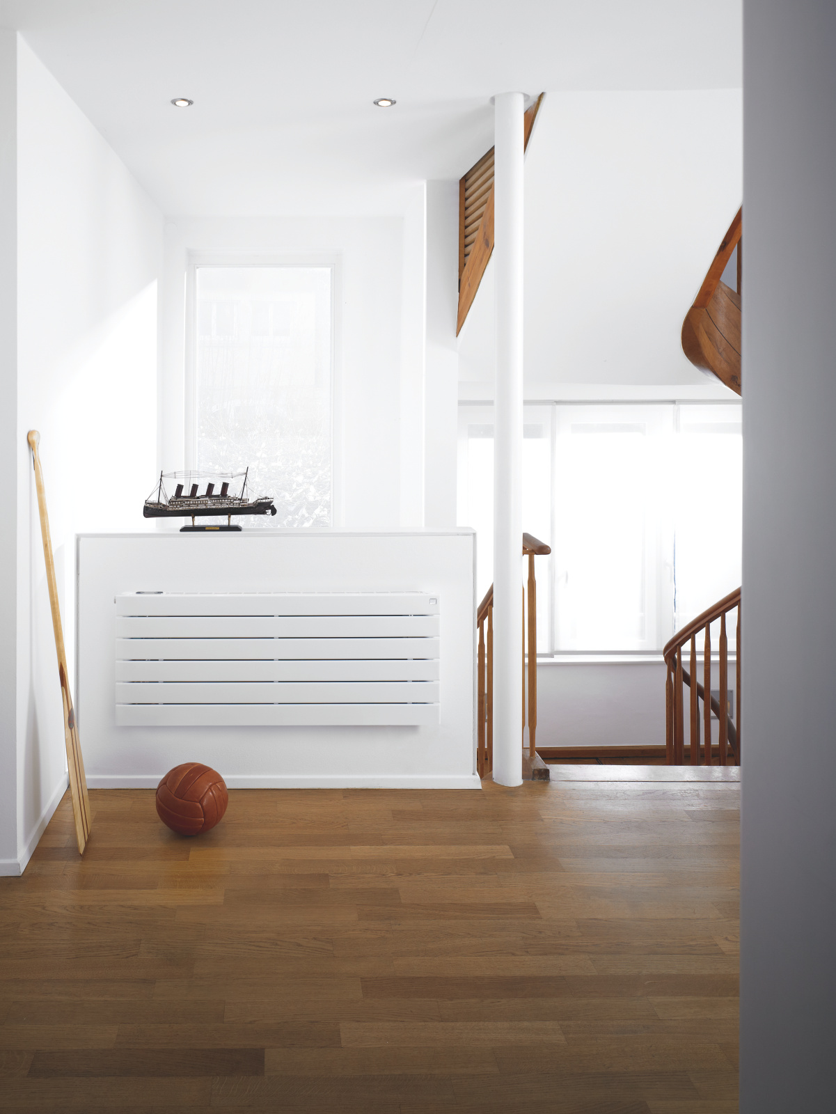 Zehnder_RAD_Nova-Neo-HY_corridor Rendering Zehnder Nova Neo Decorative radiator