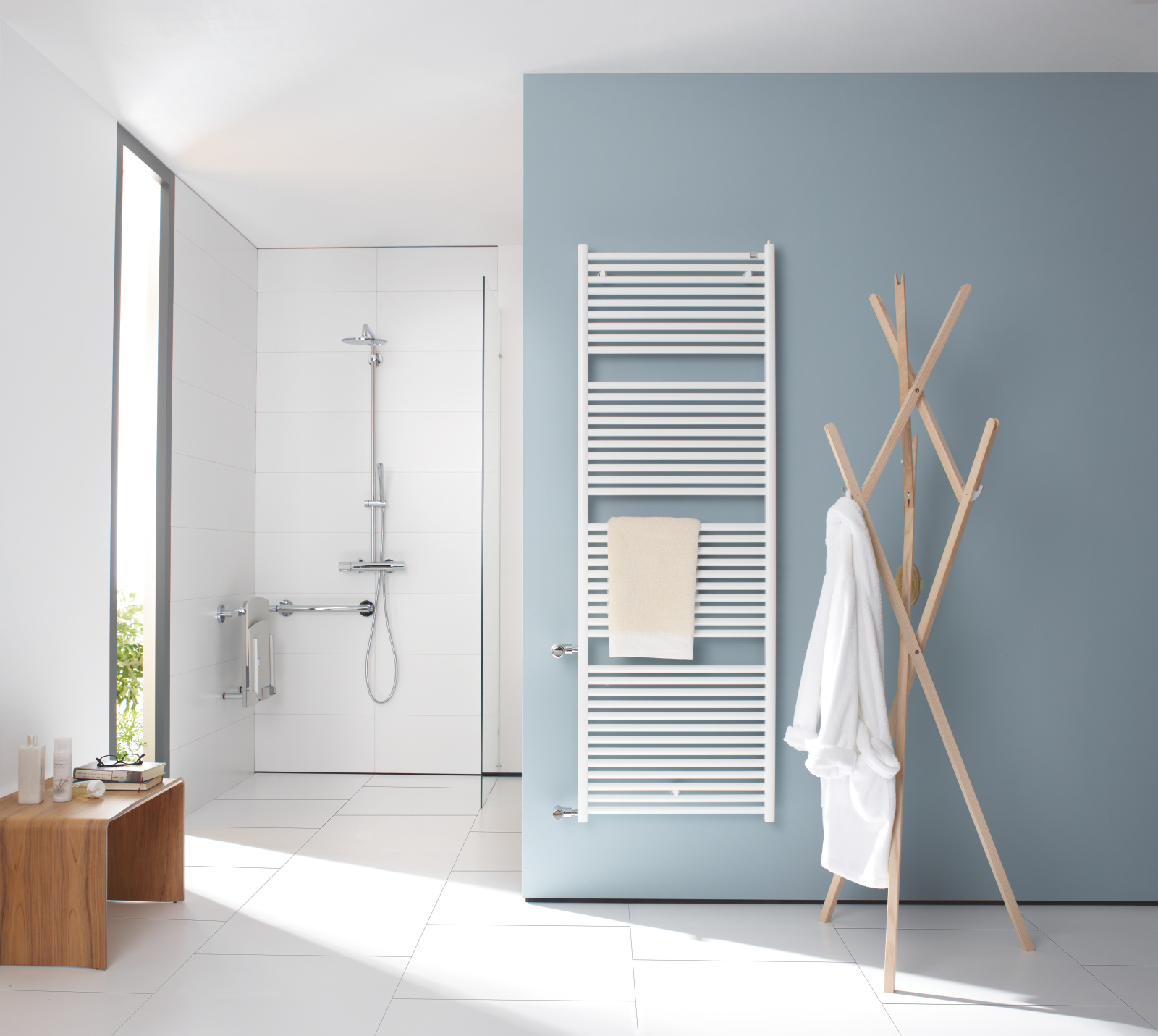Zehnder_RAD_Toga-HY_Basic_towel_whitematt Rendering Zehnder Toga Decorative radiator Front view