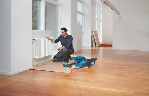 Zehnder-RAD-V0119-Create-charleston_handwerker_sitzend_11_quer Rendering Zehnder Charleston Decorative radiator
